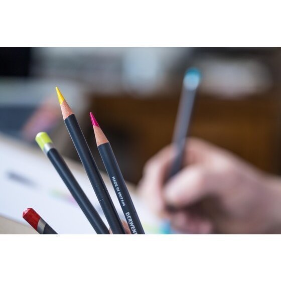 Derwent Procolour Colour Pencils Tin (12 Colours) – Smooth Oil-Like Laydown