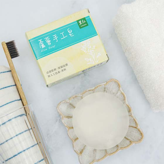 Aloe Vera Soap by Leezen – Gentle Moisturising Cleansing Bar for Daily Face & Body Care (100g)