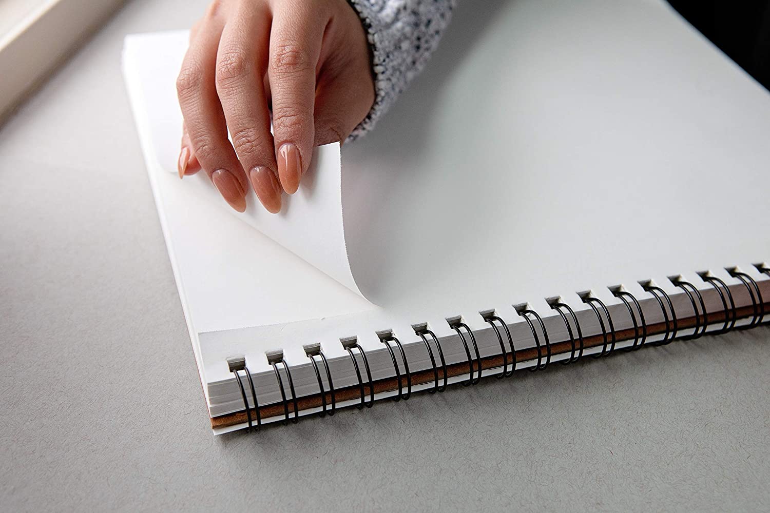 Strathmore 400 Series Colored Pencil Pad, Wire Bound, 30 Sheets [9x12inches]