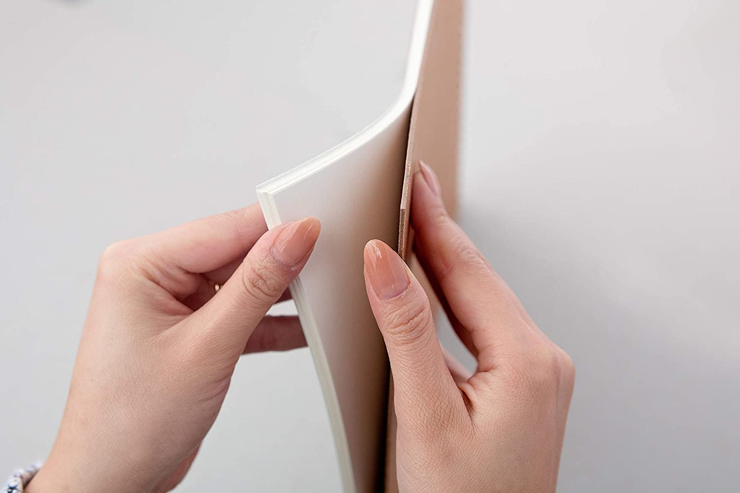 Strathmore 400 Series Colored Pencil Pad, Wire Bound, 30 Sheets [9x12inches]