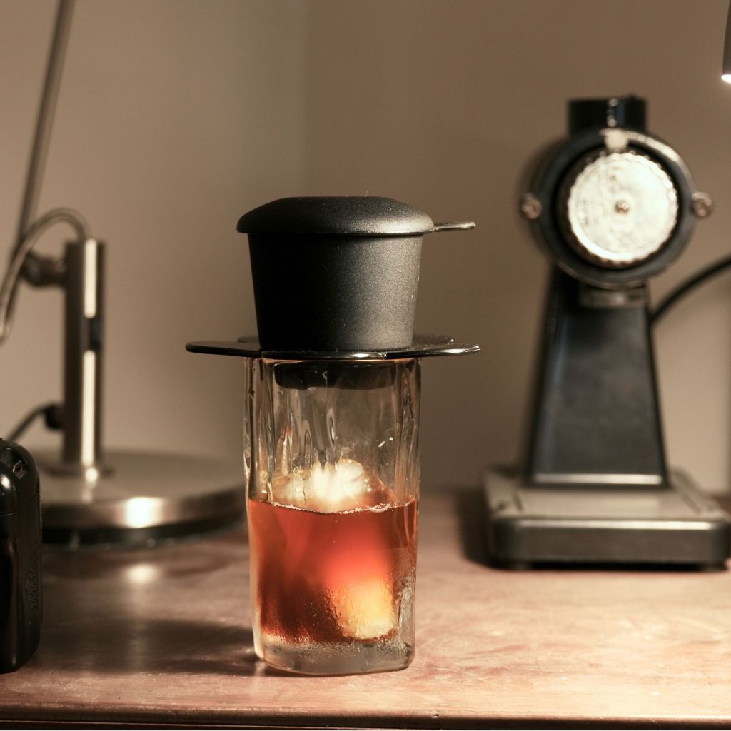 The Phinoi Coffee Dripper Modern Vietnamese Pour Over 1 - 2 Cups [Black]