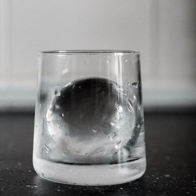 NAISU Silicone Ice Storage Bag – Holds 6 Spheres or 4 Diamond Cubes [1.5 L / 50 oz]